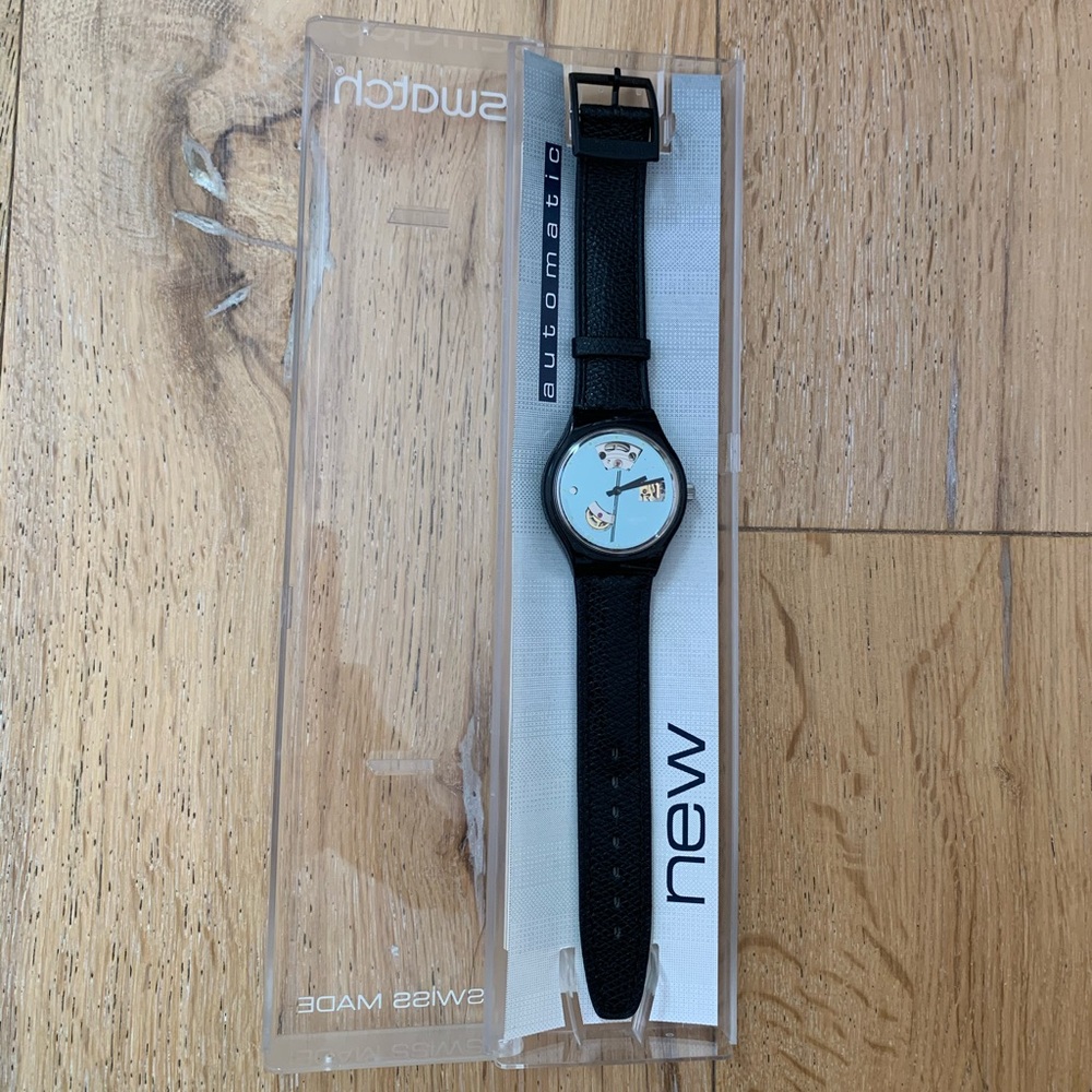 BRAND NEW AUTHENTIC BLACK LEATHER SWATCH WATCH